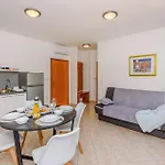 Lovely In דירה קלק