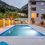 Daire Lovely Apartment In Klek Klek