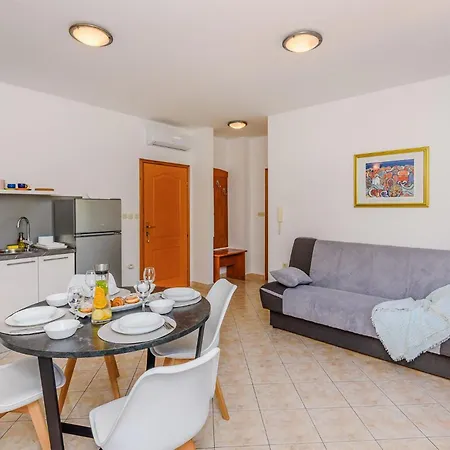 Lovely In With Swimming Pool Apartmán Klek