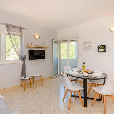Appartement Lovely In With Swimming Pool Klek