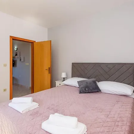 Апартаменты 1 Bedroom Gorgeous In