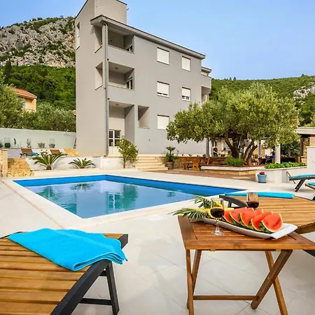 Amazing In With Wifi דירה